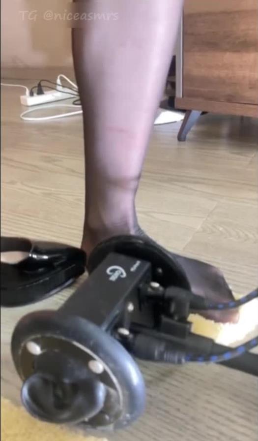 1030203512.jpg 虎牙阿稀稀大魔王 视频超近踩踏视角