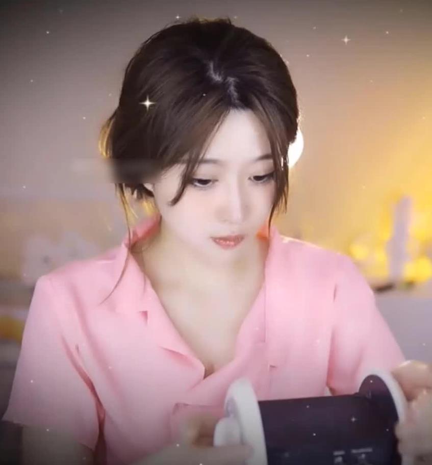 0821151828.jpg 虎牙大伊伊化为护士拯救失眠的你