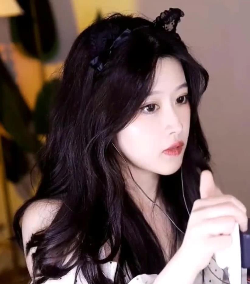 0613162406.jpg 虎牙大伊伊魔法书福利视频