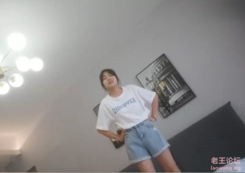 [会所嫖娼类] [转载搬运] 约炮19岁眼镜大学生兼职小美女，斯文而风骚干得高潮不断 [1v+486M][百度盘]