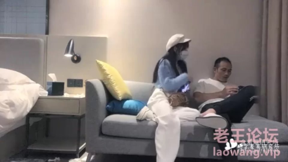 [91大神] [转载搬运] 蓝衣极品美女准备走了 拉回来加钟又干一炮 [1V+655MB][百度盘]